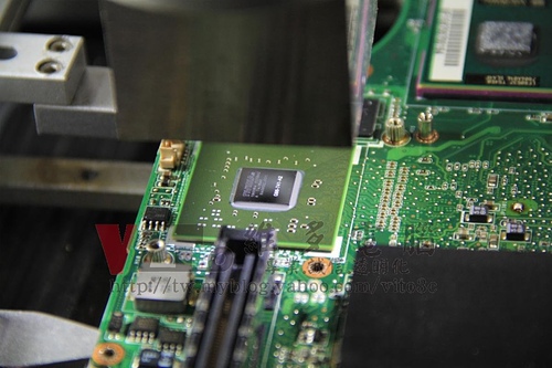 (筆電維修)華碩 ASUS V2S 畫面顯示異常~顯示卡過熱老化~更換改良型白色封裝晶片維修實例 (筆電維修)華碩 ASUS V2S 畫面顯示異常~顯示卡過熱老化~更換改良型白色封裝晶片維修實例