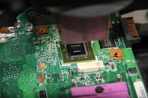 (筆電維修)華碩 ASUS F6S 有開機聲但無畫面顯示維修實例 (筆電保養篇)