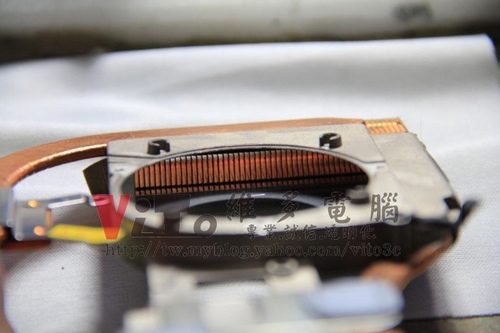(筆電維修)華碩 ASUS F8SA ATI顯卡故障破圖~花屏線條~顯卡晶片更換維修實例