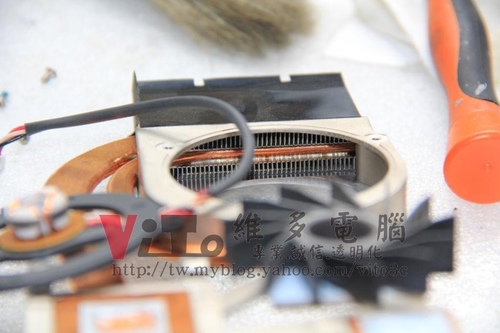 (筆電維修)華碩 ASUS W7J 開機白畫面~開機有開機音效~畫面變白有線條~GO7400顯卡過熱通病維修實例