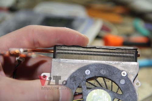 (筆電維修)華碩 ASUS F6S 有開機聲但無畫面顯示維修實例 (筆電保養篇)