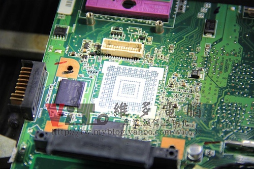 (筆電維修)華碩 ASUS F6S 開機斷電又再次開機~電源燈閃爍無法開機~顯卡短路故障維修實例