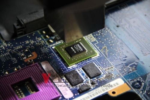 (筆電維修)華碩 ASUS W7S (白) 8400M顯卡故障造成畫面分格維修實例