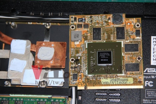 (筆電維修)華碩 ASUS F8SV 畫面亂碼花屏~白色線條畫面分格~無法進作業系統~顯卡故障維修實例