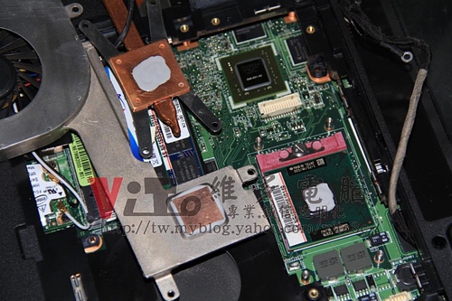 (筆電維修)華碩 ASUS F6S 多個小畫面~畫面線條花圖~9300M G顯卡故障通病維修實例
