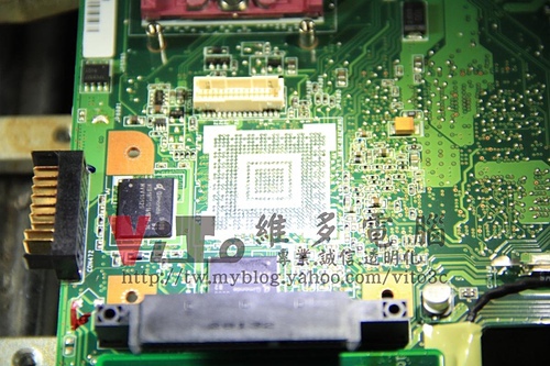 (筆電維修)華碩 ASUS F6S 多個小畫面~畫面線條花圖~9300M G顯卡故障通病維修實例