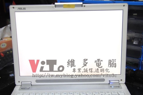 (筆電維修)華碩 ASUS W7J 畫面全白~開機白屏漸漸出現彩線條~NVIDIA顯卡過熱故障維修實例