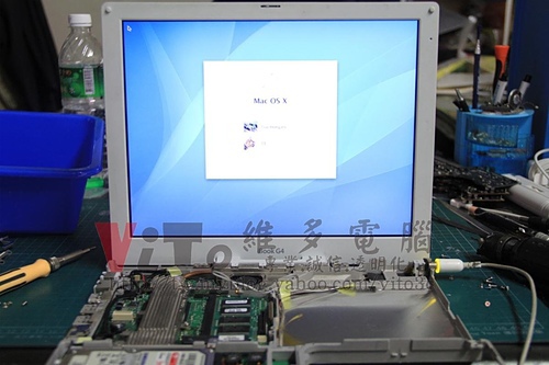 (筆電維修)蘋果 APPE iBOOK G4 A1054 白畫面白屏~開機畫面反白線條~顏色漸變~面板故障維修實例