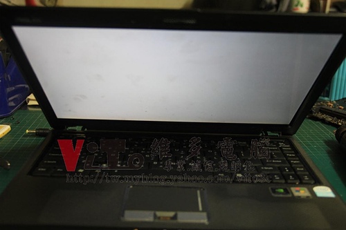 (筆電維修)華碩 ASUS F6S 開機有聲音沒影像~有背光無法顯示畫面~畫面全黑~9300M G顯卡故障維修實例 (筆電維修)華碩 ASUS F6S 開機有聲音沒影像~有背光無法顯示畫面~畫面全黑~9300M G顯卡故障維修實例