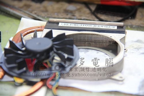 (筆電維修)華碩 ASUS F6S 分割六畫面~畫面多格~多個小畫面~畫面條紋亂碼~9300M G顯示卡過熱故障通病維修實例