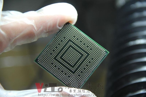 (顯卡維修)技嘉 9800GTX 重磅顯卡~不開機~破圖~條紋~馬賽克~顯示異常維修實例