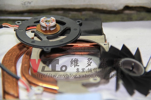(筆電維修)華碩 ASUS W7S 顯示卡故障通病~顯示異常且無法進作業系統~畫面有線條維修實例 (筆電維修)華碩 ASUS W7S 顯示卡故障通病~顯示異常且無法進作業系統~畫面有線條維修實例