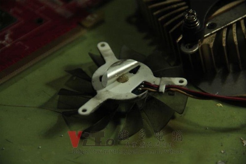 (顯卡維修)微星MSI RX2600 PRO開機雪花破圖~執行遊戲熱當機維修