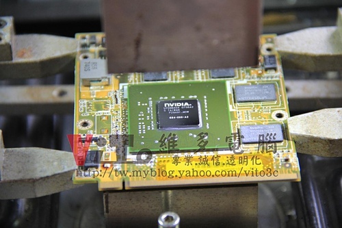 (筆電維修)華碩 ASUS F8SV 顯卡破圖~畫面顯示異常~畫面亂碼顯示~無法進作業系統重開機~顯示卡更換改良型晶片維修實例 (筆電維修)華碩 ASUS F8SV 顯卡破圖~畫面顯示異常~畫面亂碼顯示~無法進作業系統重開機~顯示卡更換改良型晶片維修實例