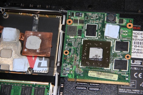 (筆電維修)華碩 ASUS F8SA ATI顯卡故障破圖~花屏線條~顯卡晶片更換維修實例