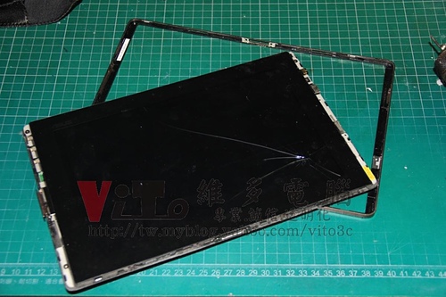 (平板電腦維修)華碩 ASUS TF101 觸控板破裂~面板無故障~更換觸控板維修實例