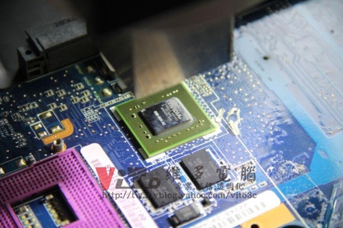 (筆電維修)華碩 ASUS W7S (白) 8400M顯卡故障造成畫面分格維修實例