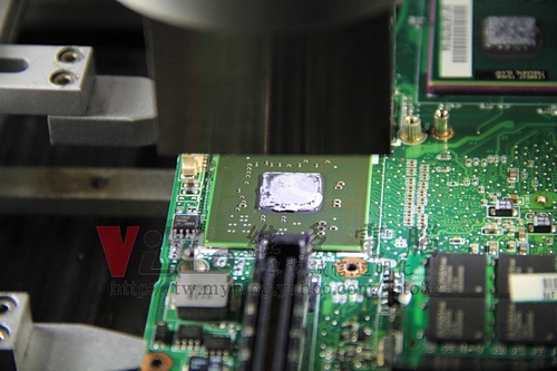 (筆電維修)華碩 ASUS V2S 畫面顯示異常~顯示卡過熱老化~更換改良型白色封裝晶片維修實例 (筆電維修)華碩 ASUS V2S 畫面顯示異常~顯示卡過熱老化~更換改良型白色封裝晶片維修實例