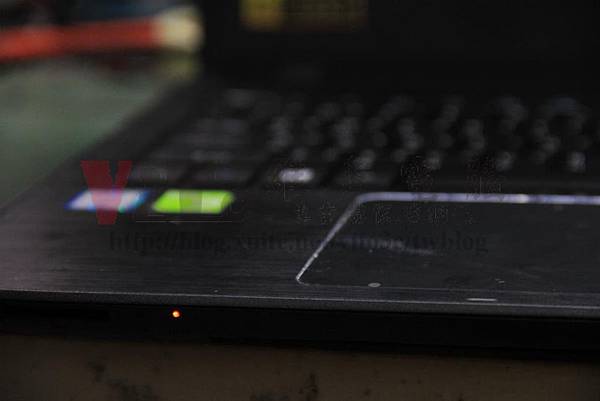 ACER E5-575G 充電燈號