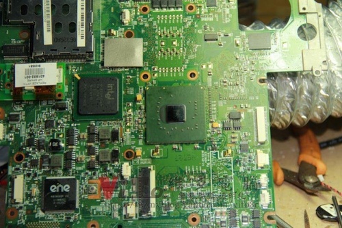 (筆電維修)康柏 HP DV2000 開機斷電~不定時斷電~藍底白字維修實例 (筆電維修)康柏 HP DV2000 開機斷電~不定時斷電~藍底白字維修實例
