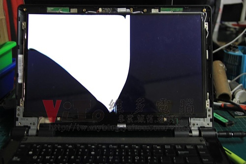 (筆電面板維修)華碩 ASUS U80V 面板破裂~液晶破裂~筆電LCD破裂更換維修實例