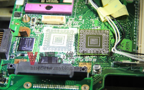 (筆電維修)華碩 ASUS F9S 開機畫面異常~顯卡破圖花屏線條~瑕疵顯卡過熱通病維修實例 (筆電維修)華碩 ASUS F9S 開機畫面異常~顯卡破圖花屏線條~瑕疵顯卡過熱通病維修實例