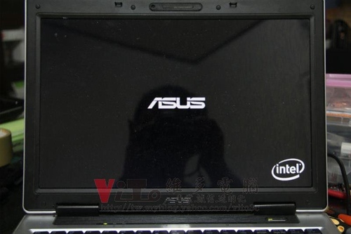 (筆電維修)華碩 ASUS A8J 顯卡開機畫面反白~開機白屏~獨立顯卡維修實例 (圖多)