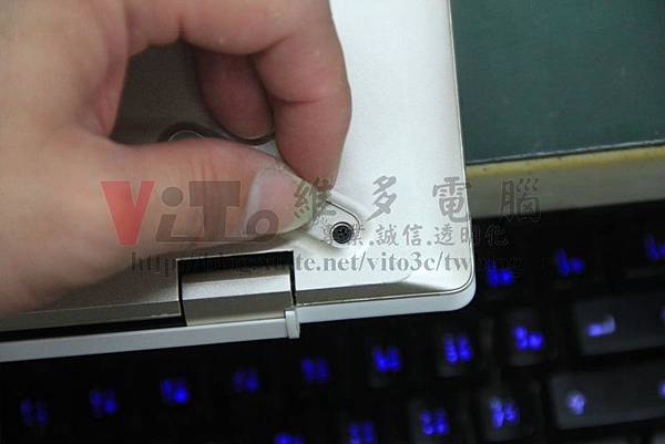 HP 15-CS0071TX 拆機教學 底蓋螺絲