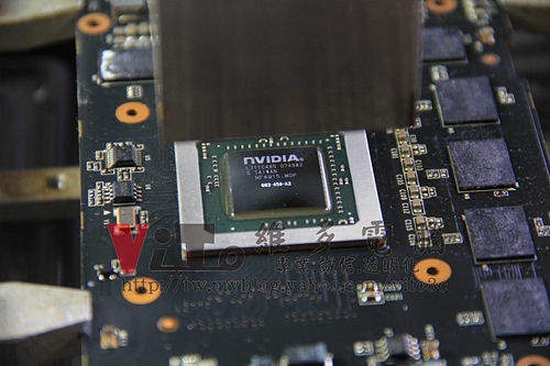 (顯示卡維修)NVIDIA GeForce 9800 GX2 抓不到顯示卡~無法開機~開機黑屏~破圖雪花維修實例
