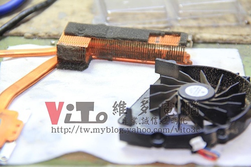 (筆電維修)新力 VAIO VGN-FZ35T(PCG-3A2T) 作業系統中破圖~顯示卡過熱故障~更換升級2011年生產週期的改良晶片維修實例