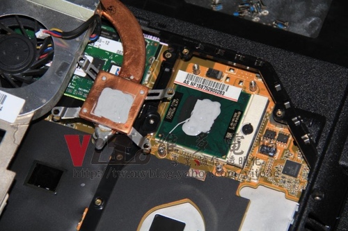 (筆電維修)華碩 ASUS F8SG GF9300MG顯卡過熱故障~熱機破圖線條~畫面偏移無法開機維修實例