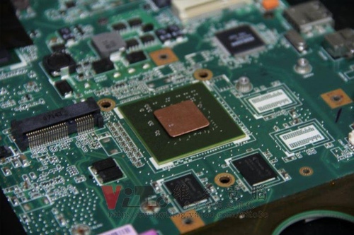 (筆電維修)華碩 ASUS F3S 開機多重畫面~六個畫面顯示異常維修實例