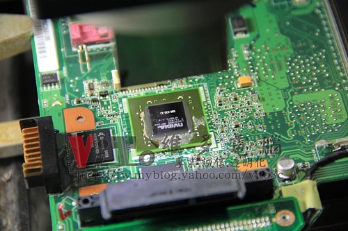 (筆電維修)華碩 ASUS F6S 多個小畫面~畫面線條花圖~9300M G顯卡故障通病維修實例