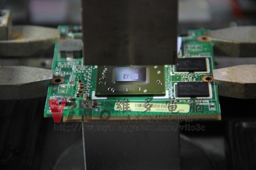 (筆電維修)華碩 ASUS F8SA ATI顯卡故障破圖~花屏線條~顯卡晶片更換維修實例