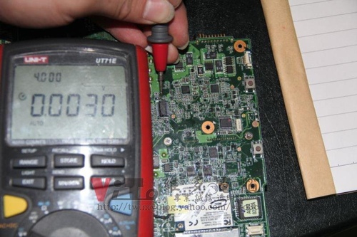 (筆電維修)華碩 ASUS A8M 正常關機後無法再次關機電路維修實例 (主機板線路修改篇)
