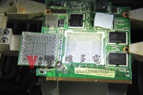 (筆電維修)華碩 ASUS F8SA ATI顯卡故障破圖~花屏線條~顯卡晶片更換維修實例