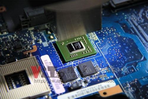 (筆電維修)華碩 ASUS W7J 開機白畫面~畫面反白後出現條紋及彩色線條~GO7400顯卡故障維修實例 (筆電維修)華碩 ASUS W7J 開機白畫面~畫面反白後出現條紋及彩色線條~GO7400顯卡故障維修實例