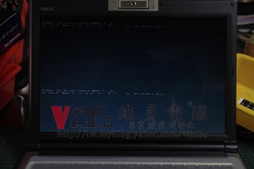 (筆電維修)華碩 ASUS F8SV 畫面亂碼花屏~白色線條畫面分格~無法進作業系統~顯卡故障維修實例