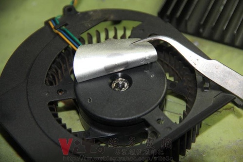 (顯卡維修)技嘉 9800GTX 重磅顯卡~不開機~破圖~條紋~馬賽克~顯示異常維修實例
