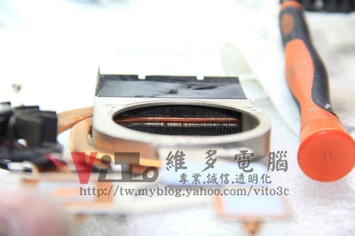 (筆電維修)華碩 ASUS W7J 開機白畫面~開機有開機音效~畫面變白有線條~GO7400顯卡過熱通病維修實例