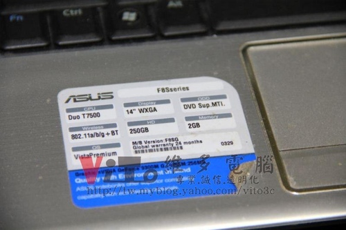 (筆電維修)華碩 ASUS F8S 顯卡故障~更換2011年白色封裝的改良溫控晶片維修實例