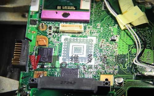 (筆電維修)華碩 ASUS F9S 開機畫面異常~顯卡破圖花屏線條~瑕疵顯卡過熱通病維修實例 (筆電維修)華碩 ASUS F9S 開機畫面異常~顯卡破圖花屏線條~瑕疵顯卡過熱通病維修實例