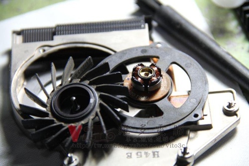(筆電維修)康柏 COMPAQ V3000系列 NVIDIA顯卡導致開機沒畫面~黑屏維修實例 (筆電維修)康柏 COMPAQ V3000系列 NVIDIA顯卡導致開機沒畫面~黑屏維修實例
