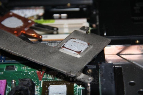 (筆電維修)華碩 ASUS F6S 有開機聲但無畫面顯示維修實例 (筆電保養篇)