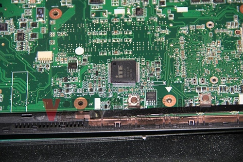 (筆電維修)華碩 ASUS A43S 觸控板進水~畫面閃爍~電池無法充電~筆電進水喝飲料維修實例