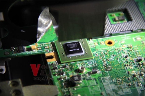 (筆電維修)惠普 COMPAQ V3700(V3903TX) 開機有背光沒畫面顯示~8400顯卡故障無法開機維修實例