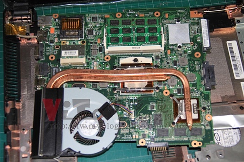 (筆電維修)華碩 ASUS A43S 觸控板進水~畫面閃爍~電池無法充電~筆電進水喝飲料維修實例
