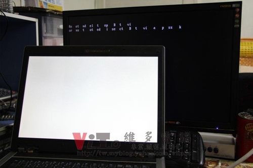 (筆電維修)華碩 ASUS F3T 開機白屏~畫面條紋維修實例