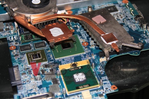 (筆電維修)新力 VAIO VGN-C25T(PCG-6R9P) 畫面線條~NVIDIA顯卡故障通病~GO7400顯卡故障升級維修實例