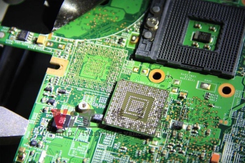 (筆電維修)惠普 COMPAQ V3700(V3903TX) 開機有背光沒畫面顯示~8400顯卡故障無法開機維修實例